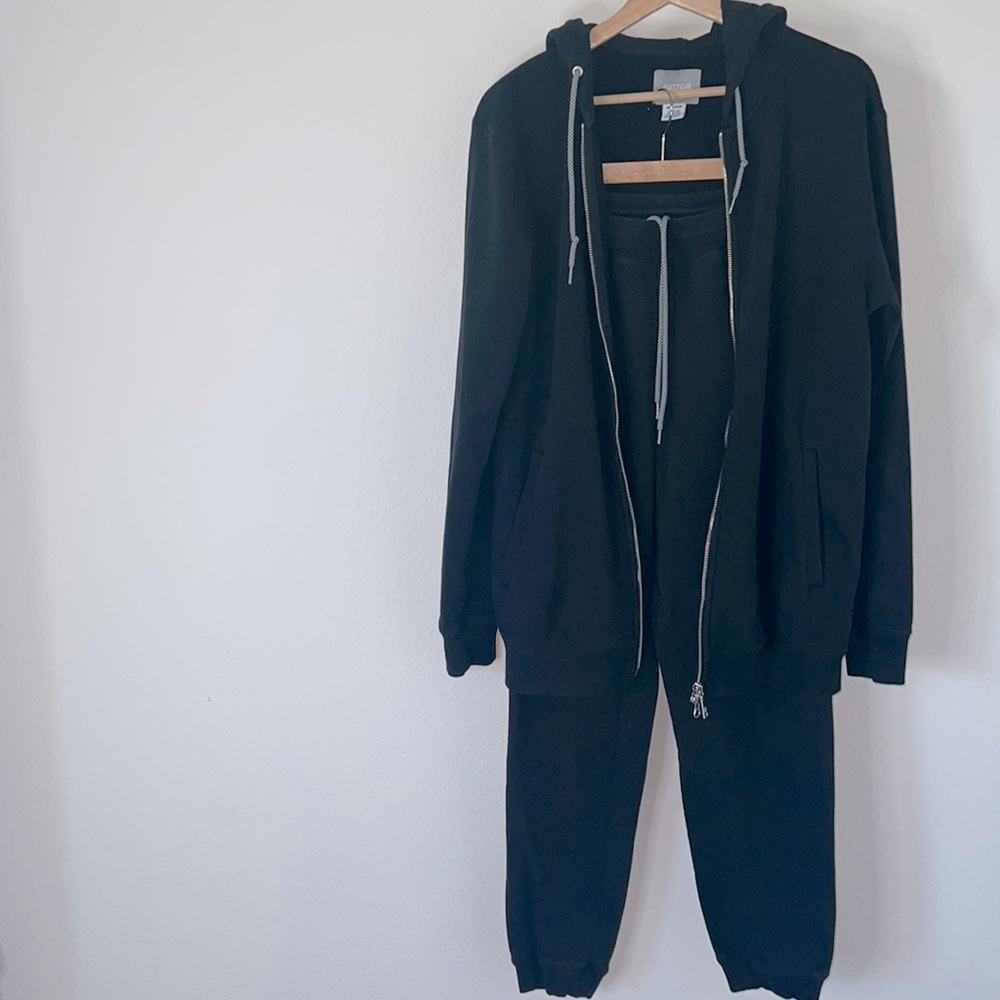 Asics Tiger Sweatsuit set, Sz Medium, Black, lightly used, some light fading